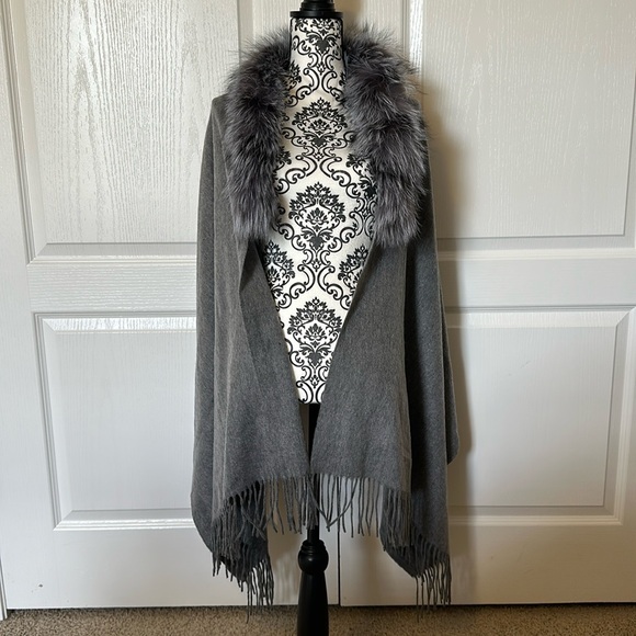 Saks Fifth Avenue Jackets & Blazers - NWOT Saks 5th Avenue, Lambswool Cape with REAL Fox Fur Collar